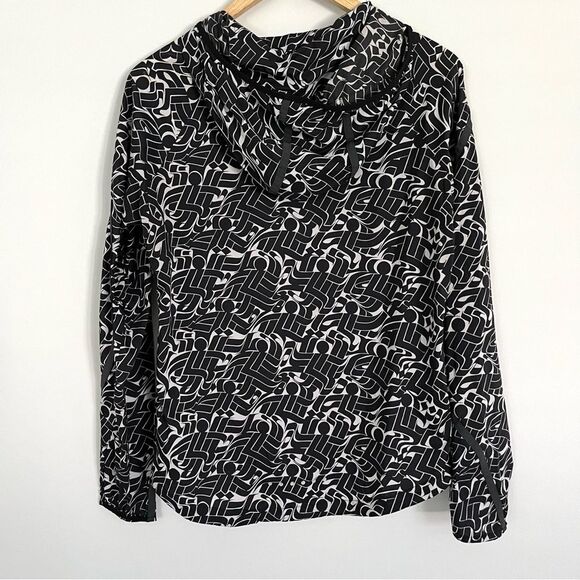 Nike Shield Impossibly Light Running Jacket Black and White, Size S - Picture 5 of 15